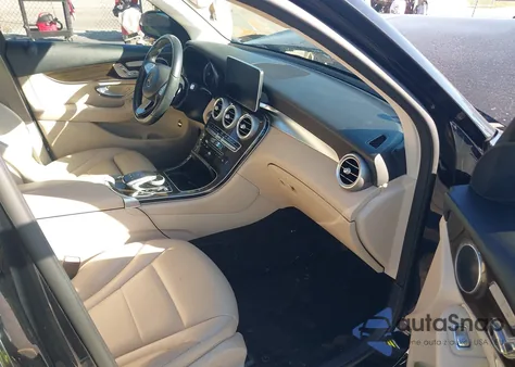 2016 Mercedes-Benz Glc 300 z USA, uszkodzony, nr VIN WDC0G4JBXGF067970